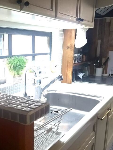 簡単diyで棚を2つ増やして 古い 狭いキッチンを壁面見せ収納 暮らしニスタ 簡単diyで棚を2つ増やして 古い 狭いキッチンを壁面見せ収納 暮らしニスタ