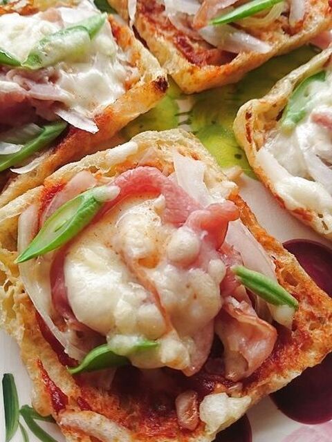 オーブントースターで簡単 揚げで作るお手軽ピザ 暮らしニスタ