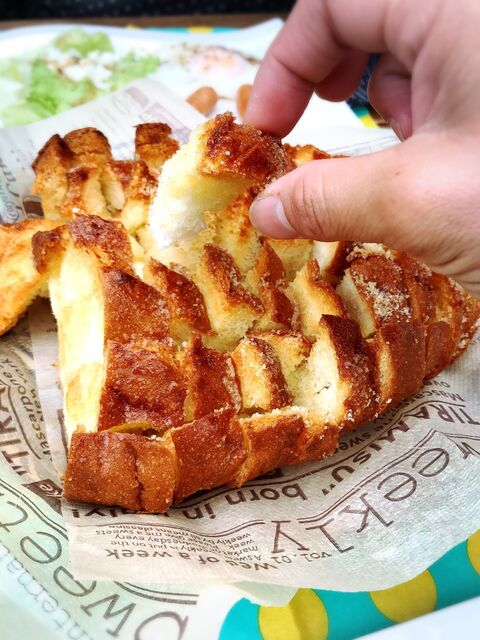 休日の朝ごはん 家族で仲良く摘んで食べるプルアパートブレッドのラスク 暮らしニスタ