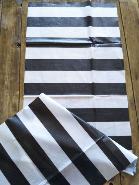 100均テーブルクロスで超簡単 涼しげモノクロタペストリー 暮らしニスタ 100均テーブルクロスで超簡単 涼しげモノクロタペストリー 暮らしニスタ