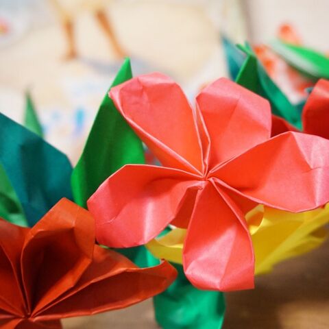 モアナ風折紙花かんむりが可愛い 葉っぱも付けてみました 暮らしニスタ モアナ風折紙花かんむりが可愛い 葉っぱも付けてみました 暮らしニスタ