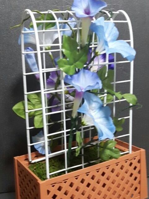 100均のワイヤーネットを使って 朝顔の鉢植え飾りが 簡単に 作れます 暮らしニスタ