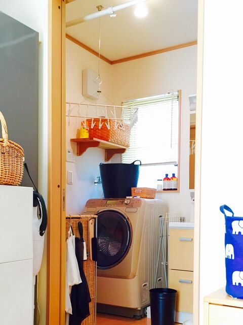 つっぱり棒を使って 洗面所で洗濯が完結 暮らしニスタ つっぱり棒を使って 洗面所で洗濯が完結 暮らしニスタ