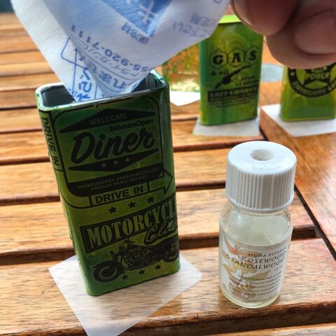 ビンテージ風タブレット缶で車のオシャレなインテリア 消臭芳香剤 暮らしニスタ ビンテージ風タブレット缶で車のオシャレなインテリア 消臭芳香剤 暮らしニスタ