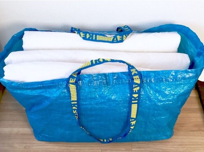 お昼寝布団の運搬にはIKEAの買い物バッグがピッタリ！