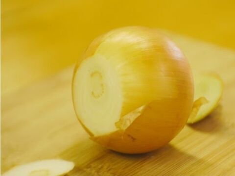 おばあちゃんの豆知識 玉ねぎの皮を剥きやすくする方法 暮らしニスタ おばあちゃんの豆知識 玉ねぎの皮を剥きやすくする方法 暮らしニスタ