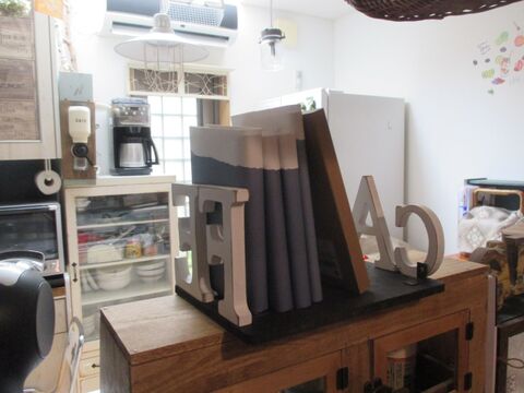 100均まな板で おしゃれなブックスタンド 暮らしニスタ 100均まな板で おしゃれなブックスタンド 暮らしニスタ