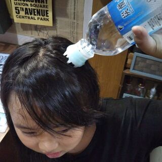 夏のベタベタ頭皮に ペットボトルに着けるだけ 自宅で出来る 炭酸ヘッドスパ 暮らしニスタ 夏のベタベタ頭皮に ペットボトルに着けるだけ 自宅で出来る 炭酸ヘッドスパ 暮らしニスタ