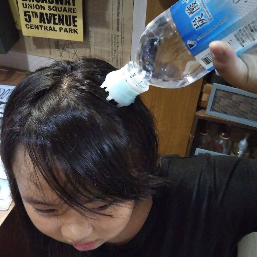 夏のベタベタ頭皮に ペットボトルに着けるだけ 自宅で出来る 炭酸ヘッドスパ 暮らしニスタ 夏のベタベタ頭皮に ペットボトルに着けるだけ 自宅で出来る 炭酸ヘッドスパ 暮らしニスタ