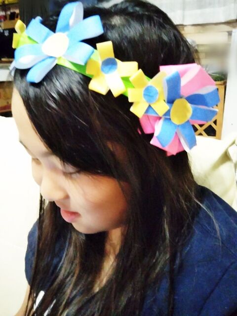 折り紙で作る花かんむり 折らずに作れる可愛い お花 の作り方 暮らしニスタ 折り紙で作る花かんむり 折らずに作れる可愛い お花 の作り方 暮らしニスタ