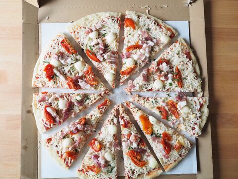 コストコ巨大ピザ 切り方 焼き方 保存方法を徹底レポート 暮らしニスタ コストコ巨大ピザ 切り方 焼き方 保存方法を徹底レポート 暮らしニスタ
