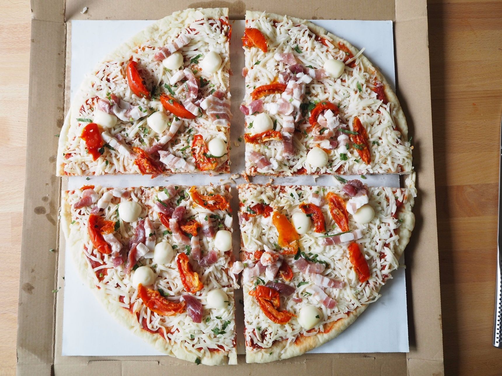 コストコ巨大ピザ 切り方 焼き方 保存方法を徹底レポート 暮らしニスタ