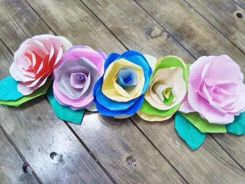 折り紙で作る花かんむり 意外と簡単に作れる バラ の作り方 暮らしニスタ 折り紙で作る花かんむり 意外と簡単に作れる バラ の作り方 暮らしニスタ