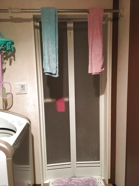 バスタオルの置き場所に困ったら ツッパリ棒 暮らしニスタ バスタオルの置き場所に困ったら ツッパリ棒 暮らしニスタ