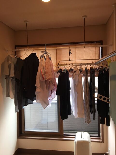 耐荷重強のつっぱり棒 は室内干しの強い味方 暮らしニスタ 耐荷重強のつっぱり棒 は室内干しの強い味方 暮らしニスタ