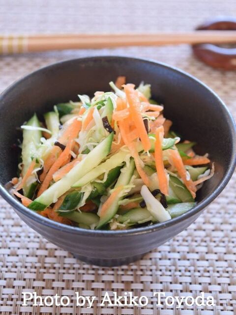 激ウマ時短サラダ キャベツ きゅうり にんじんの塩こんぶサラダ 暮らしニスタ