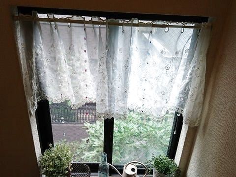 Cafeカーテンとサンキャッチャー 暮らしニスタ