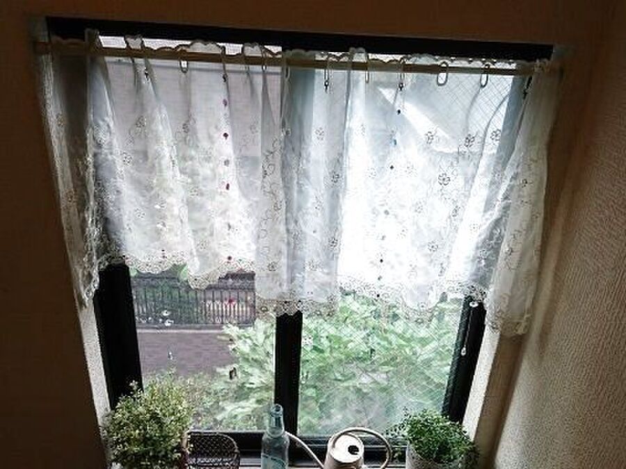 Cafeカーテンとサンキャッチャー 暮らしニスタ