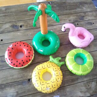 ダイソーなら108円で買える この夏話題の 浮き輪型ドリンクホルダー 暮らしニスタ ダイソーなら108円で買える この夏話題の 浮き輪型ドリンクホルダー 暮らしニスタ