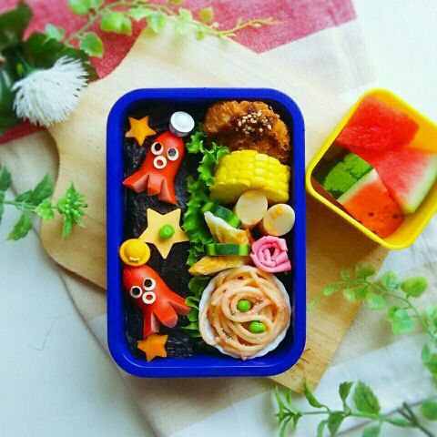 キャラ弁 簡単のせるだけシリーズ 冷蔵庫の残り物で タコ星人のり弁当 暮らしニスタ