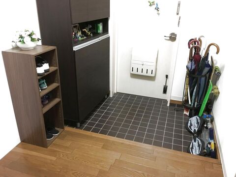 玄関に 学校風下駄箱 を設置し ぬいだ靴の一時置きに 暮らしニスタ 玄関に 学校風下駄箱 を設置し ぬいだ靴の一時置きに 暮らしニスタ