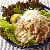 しっかり食べて、暑さをのりきる「ねぎ塩焼き肉うどん」