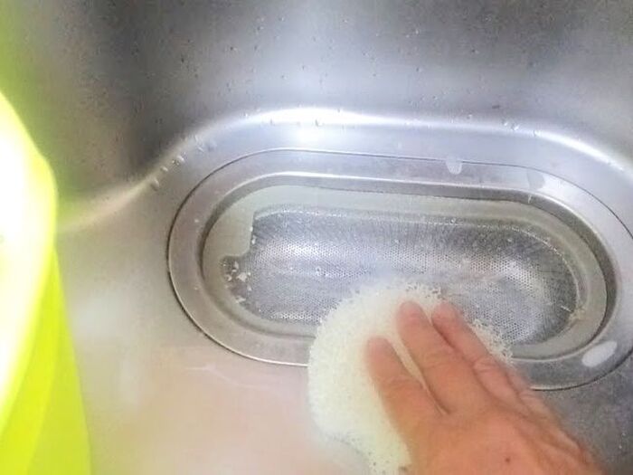 洗い方手順４：残った洗剤液でシンク周りの掃除をしてフィニッシュ