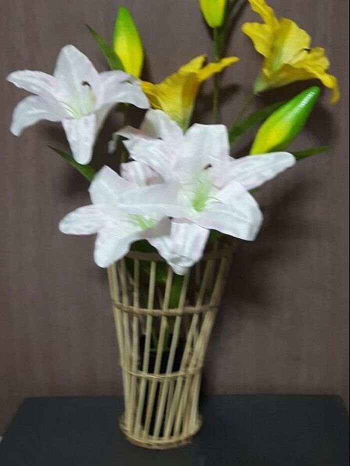 シンプルだけど豪華に見える！竹の花瓶を100均の竹コースターと竹串を使って作る。
