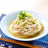 【夏休みランチレシピ】蒸し鶏ときゅうりのぶっかけうどん