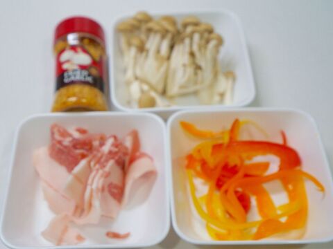 夏はやっぱりカレー味 豚バラ しめじで簡単 スタミナカレー丼 暮らしニスタ