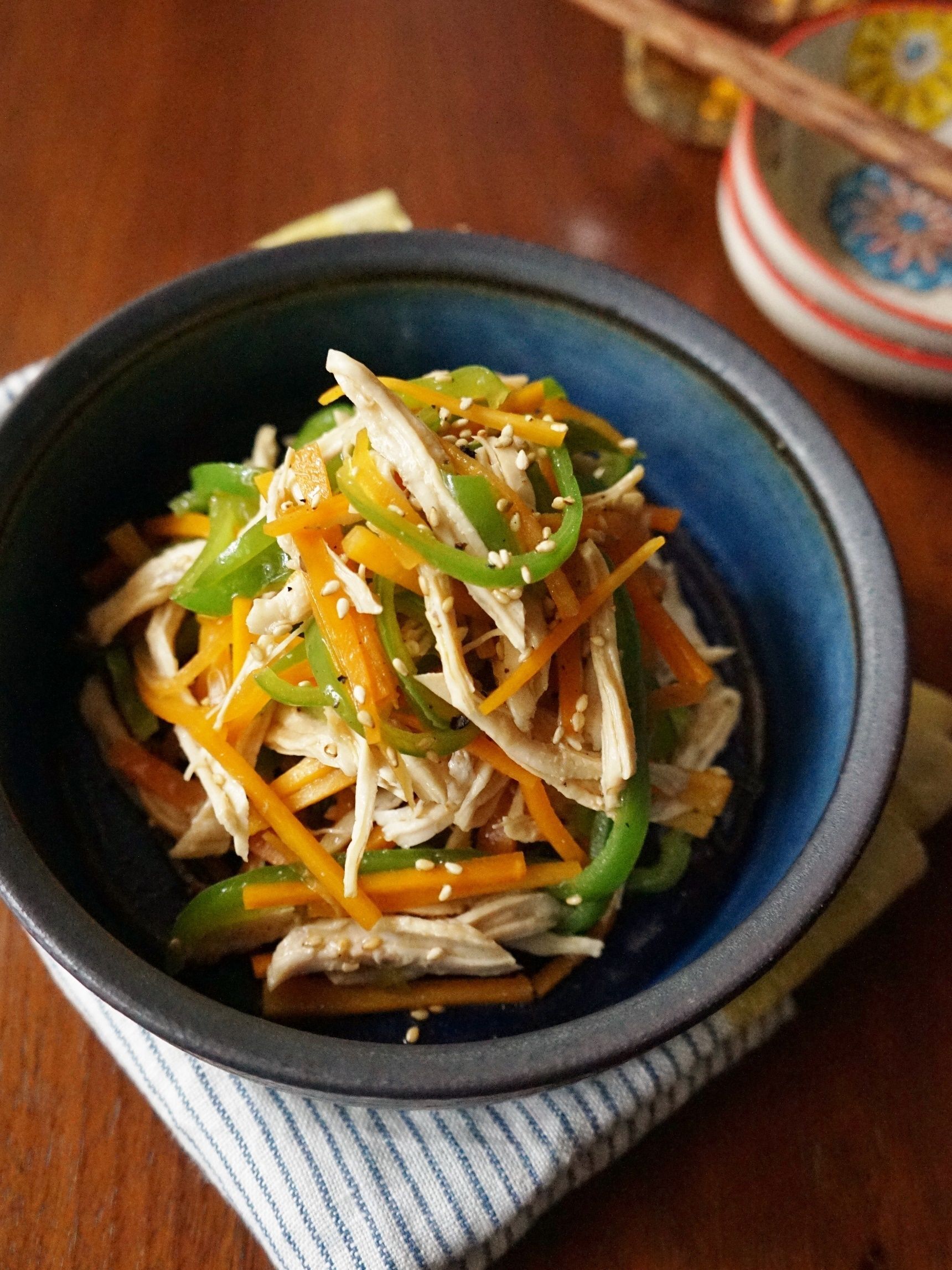 作り置き＆お弁当にも！鶏肉入りボリューム満点ナムル