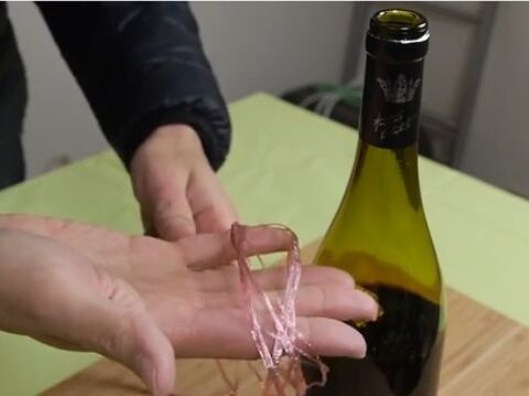 裏技 これは便利 ワインの瓶に入ったコルクを簡単に抜く方法 暮らしニスタ 裏技 これは便利 ワインの瓶に入ったコルクを簡単に抜く方法 暮らしニスタ