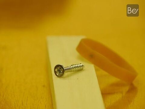 Diy 潰れてしまったネジ は太輪ゴムで簡単に取れる 暮らしニスタ Diy 潰れてしまったネジ は太輪ゴムで簡単に取れる 暮らしニスタ