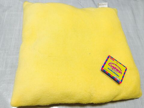 ダイソーの黄色いクッションとフェルトのハギレでミニオンズクッションの作り方 暮らしニスタ