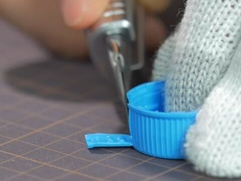 歯ブラシの面白い収納術 使うのはペットボトルの蓋 暮らしニスタ 歯ブラシの面白い収納術 使うのはペットボトルの蓋 暮らしニスタ