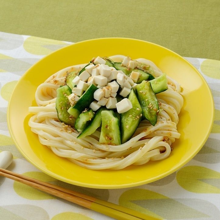 夏野菜を使って「たたききゅうりと豆腐のさっぱりうどん」