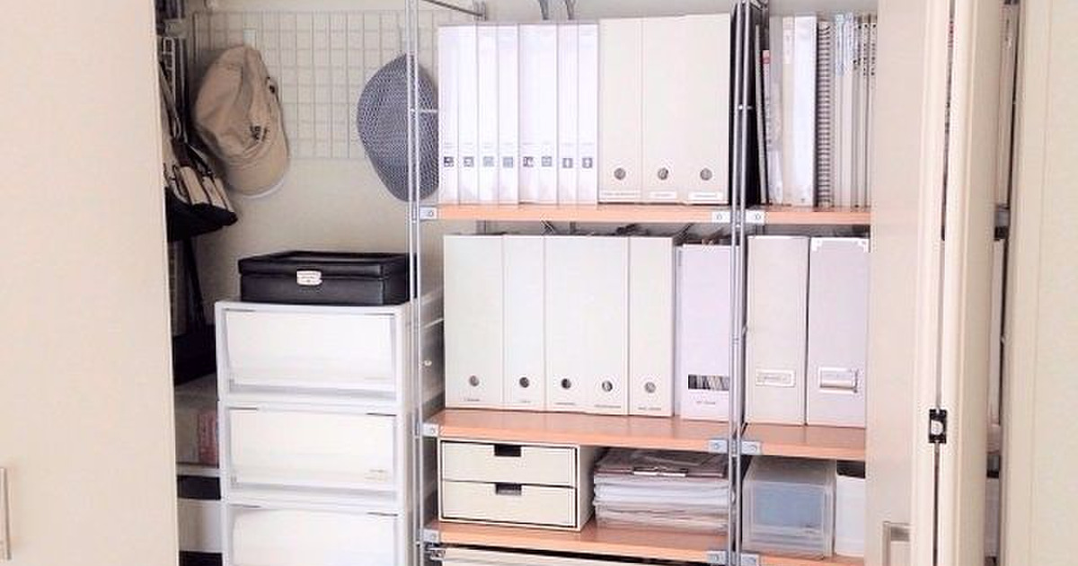 クローゼットのデッドスペース活用法 カラーボックスでかばん収納 暮らしニスタ