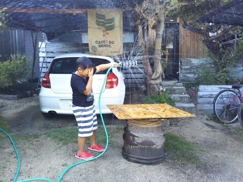 ペットボトルで簡単 子どもが喜ぶ スプリンクラー 暮らしニスタ ペットボトルで簡単 子どもが喜ぶ スプリンクラー 暮らしニスタ