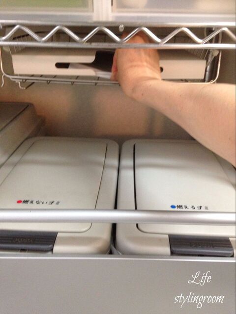 使わなくなった水切りカゴをリユース 空いた空間にぶら下げたゴミ袋収納 暮らしニスタ