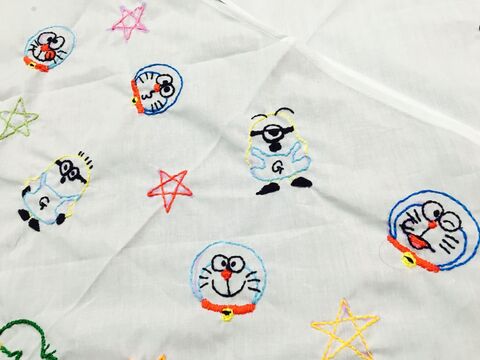 100均無地三角巾を簡単刺繍でドラえもん ミニオンズのオリジナルグッズに 暮らしニスタ 100均無地三角巾を簡単刺繍でドラえもん ミニオンズのオリジナルグッズに 暮らしニスタ