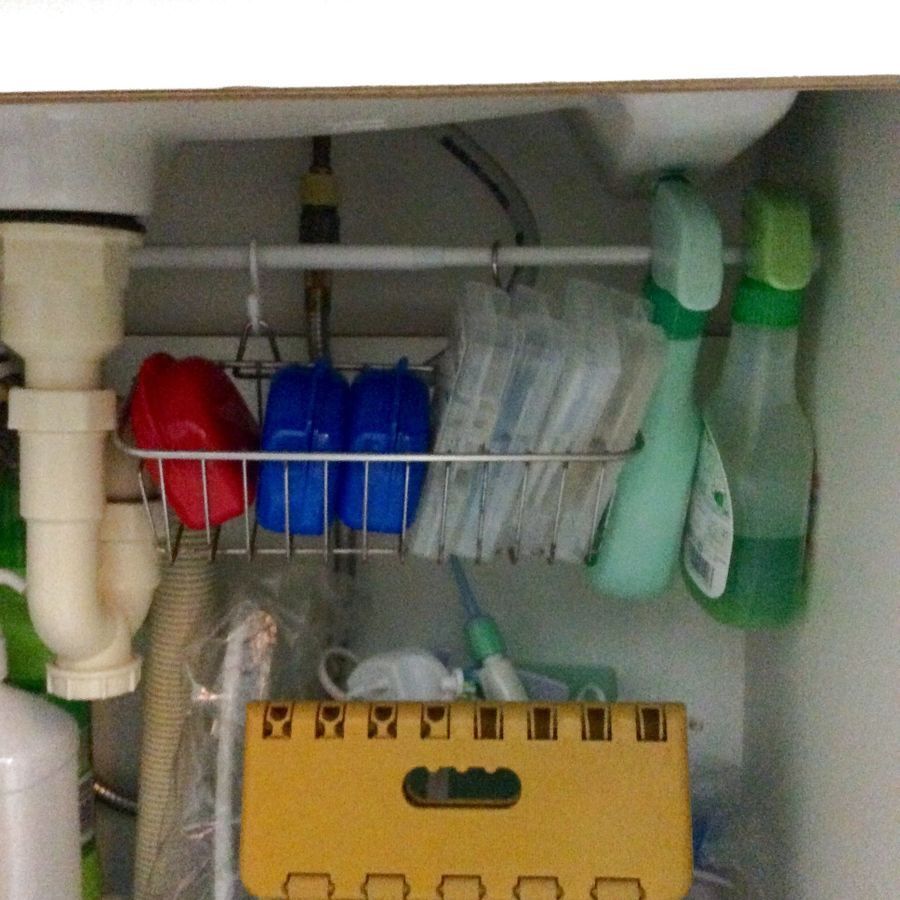 突っ張り棒 を使ったアイデアのまとめ 収納からインテリアまで多種多様に大活躍 暮らしニスタ 限られた収納スペースを利用して 効率よく ｄメニューニュース Nttドコモ