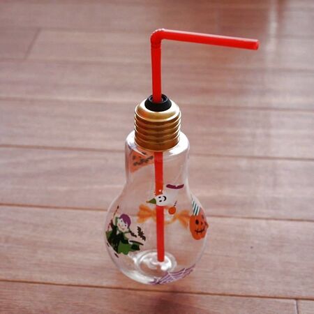 ハロウィンにむけて100均の電球でジュースボトルを作りました！