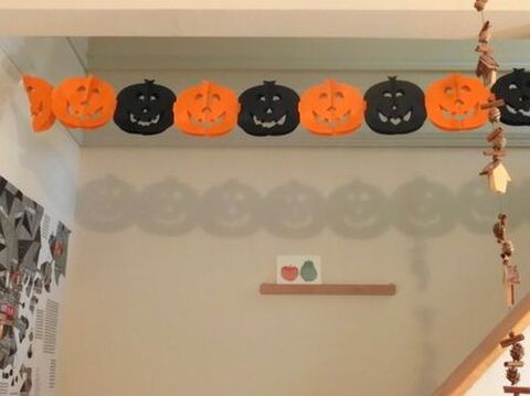 ハロウィンの飾り付けアイデア 100均や手作りで玄関やお部屋をかわいく 暮らしニスタ ハロウィンの飾り付けアイデア 100均や手作りで玄関やお部屋をかわいく 暮らしニスタ