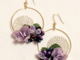 100均のフープピアスに造花を貼ってピアスをハンドメイド