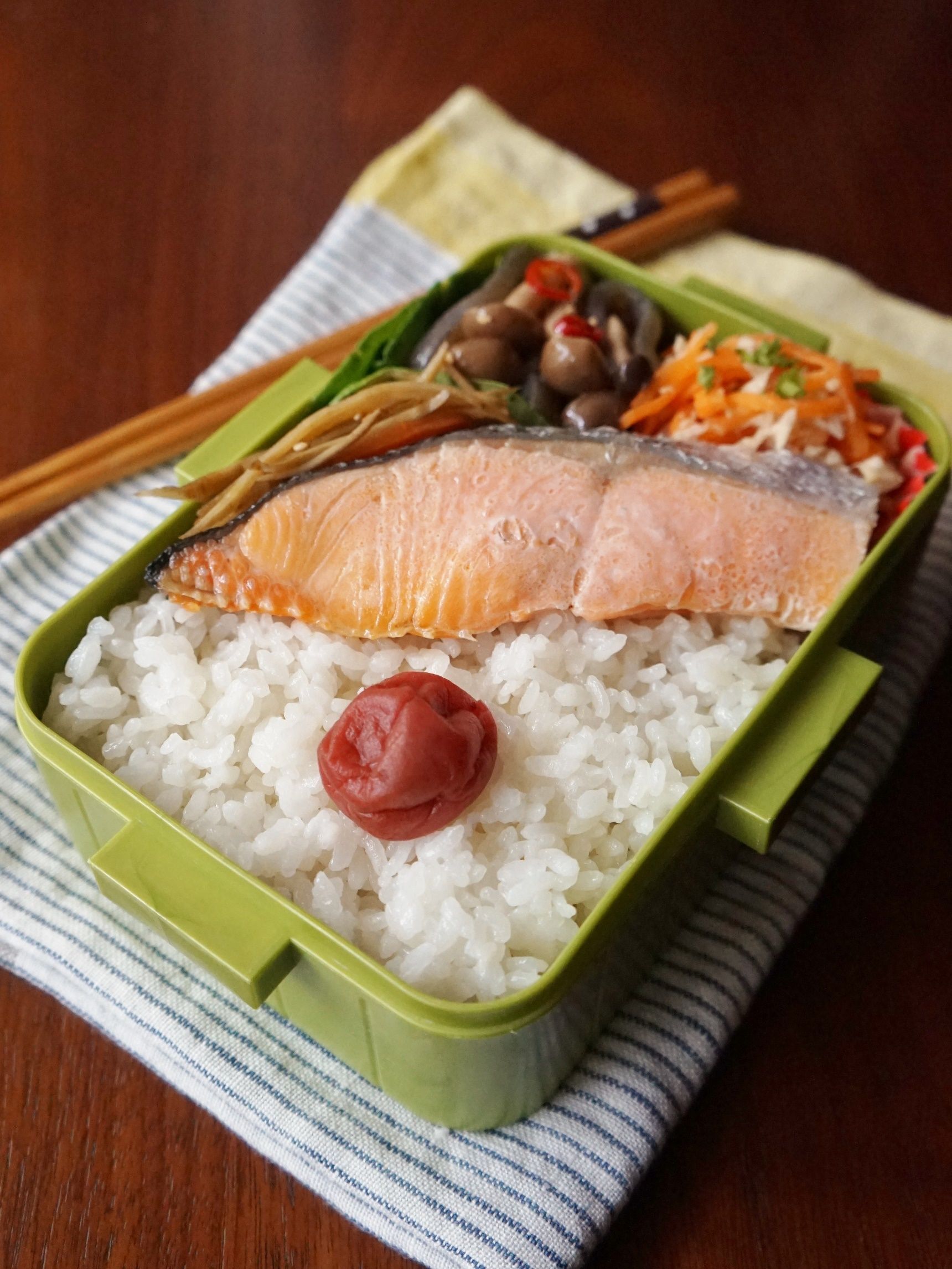 地味でも安定の美味しさ！夫好みの焼き魚弁当