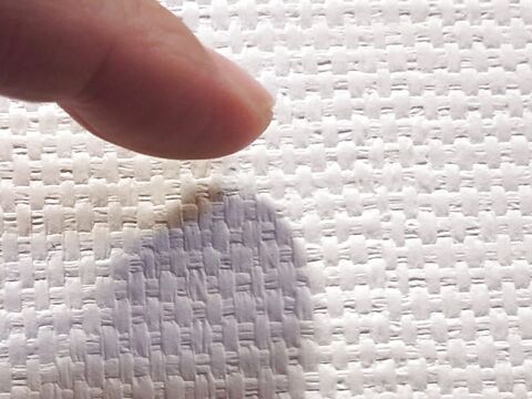 壁にあいた穴を一瞬で消す方法 修正テープを使って綺麗に補修 暮らしニスタ