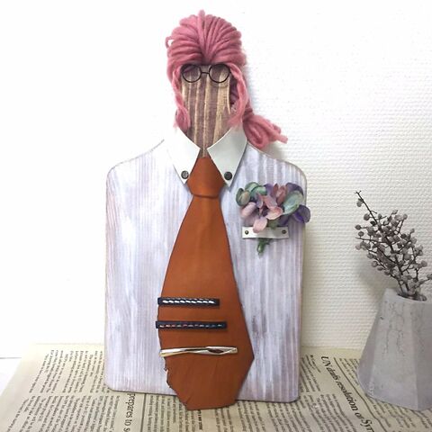 カッティングボードでネクタイピン収納 ロン毛メガネ男子風 暮らしニスタ