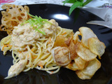 カニ缶で簡単、クリームパスタ、蓮根と里芋のチップを添えて・・・・