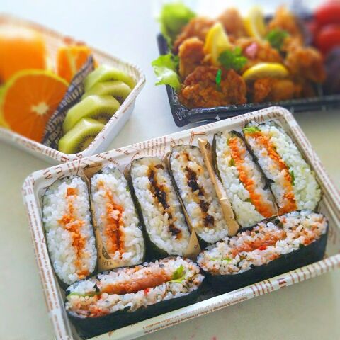 突然のピクニックに 冷蔵庫にあるもので おにぎらず弁当 暮らしニスタ 突然のピクニックに 冷蔵庫にあるもので おにぎらず弁当 暮らしニスタ