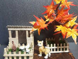 秋のひと時、紅葉のもみじと庭の鳥小屋の風景を作りました。